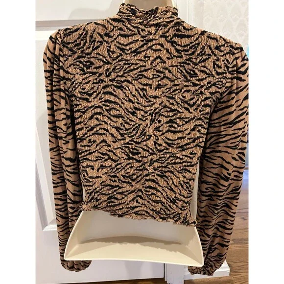 Zebra Print LS Top - M - Picture 2 of 4
